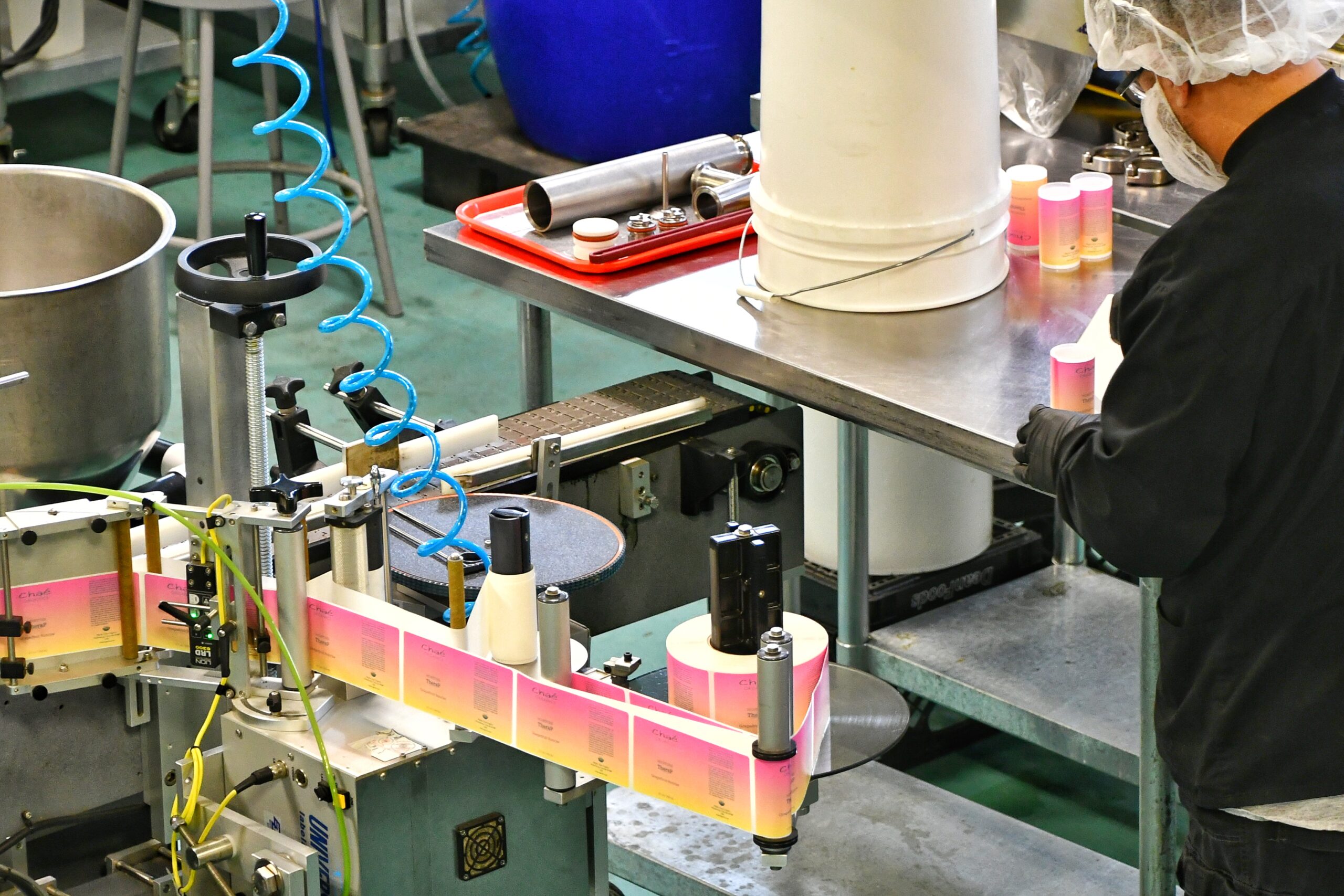 Chaé Manufacturing induction sealing and packaging support