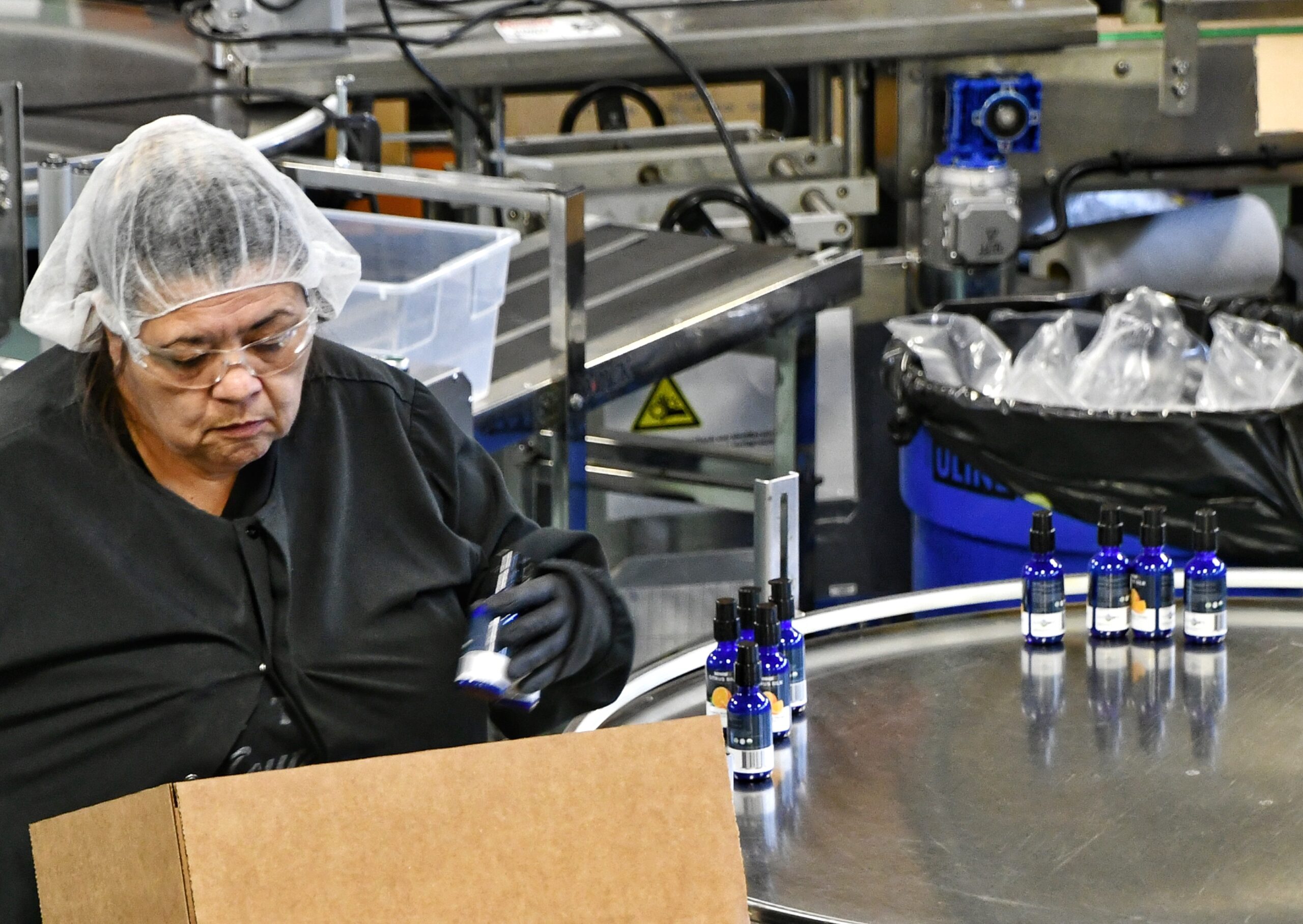 Chaé Manufacturing packaging production support